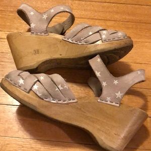 Used Good cond Iconic NYC brand No. 6 Store white star beige clogs Sz 7 / 38